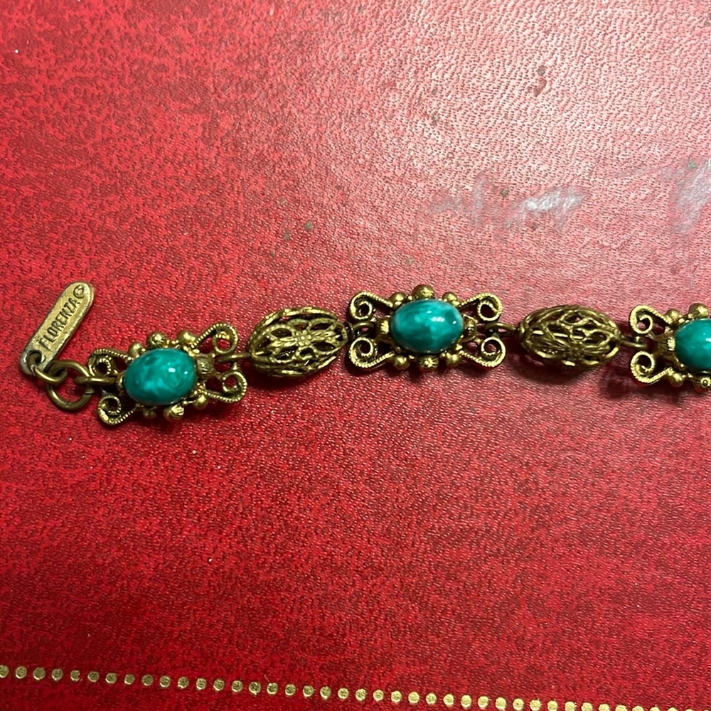 Vintage FLORENZA Green Cabochon Gold Tone Bracelet